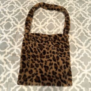 Fluffy leopard print tote bag